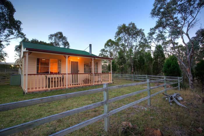 Accommodation Creek Cottages & Sundown View Suites Ballandean Стая снимка