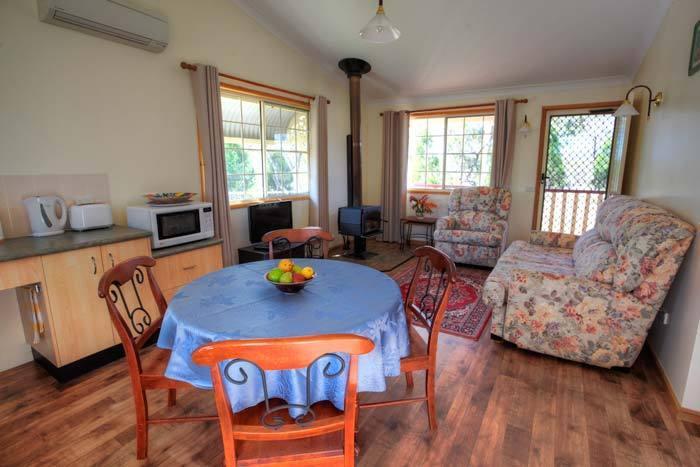 Accommodation Creek Cottages & Sundown View Suites Ballandean Стая снимка