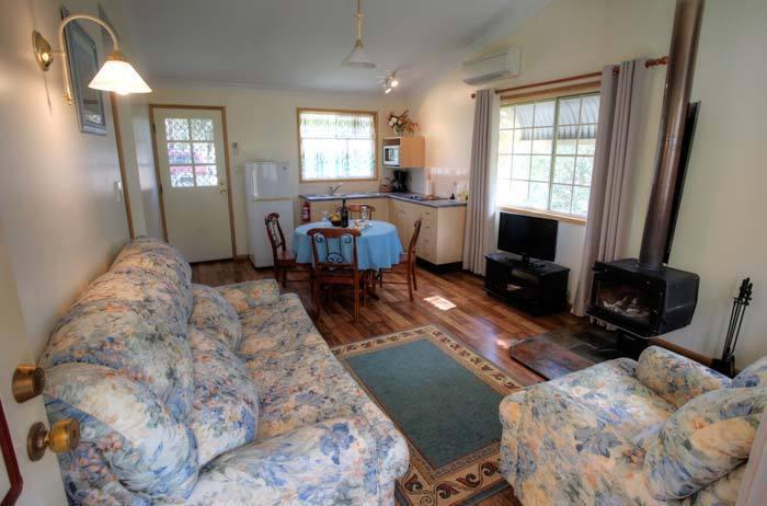 Accommodation Creek Cottages & Sundown View Suites Ballandean Стая снимка