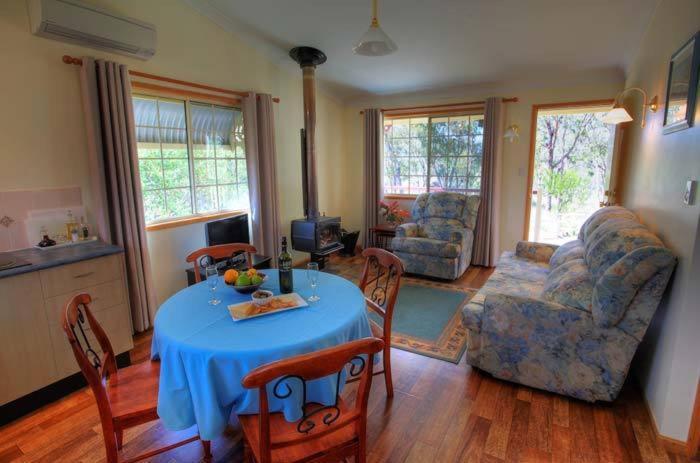 Accommodation Creek Cottages & Sundown View Suites Ballandean Екстериор снимка